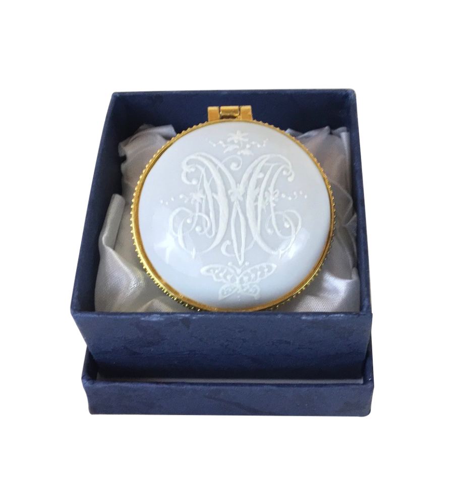 Small hinged round box in satin lined box